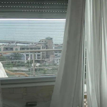 Whitestone Sea View *